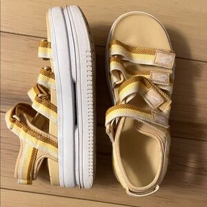 Nike Women’s Icon Classic Sandals